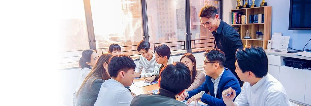 英文開心學,額外的會話課堂只限8-12個學生,以全英語教授,英語聽講練習多,讓你可以多加運用,掌握精通竅門,增強信心。