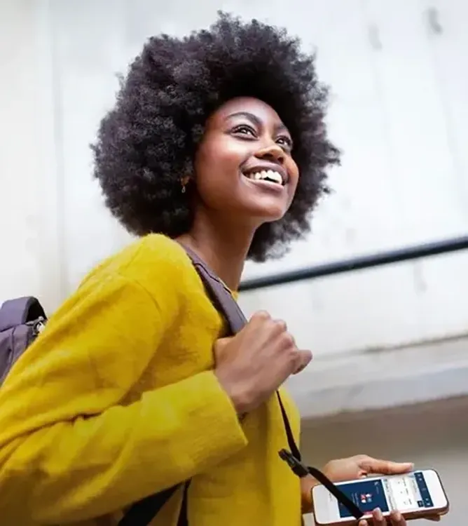 Alumna de wall street english utilizando su inglés en sus viajes por el mundo